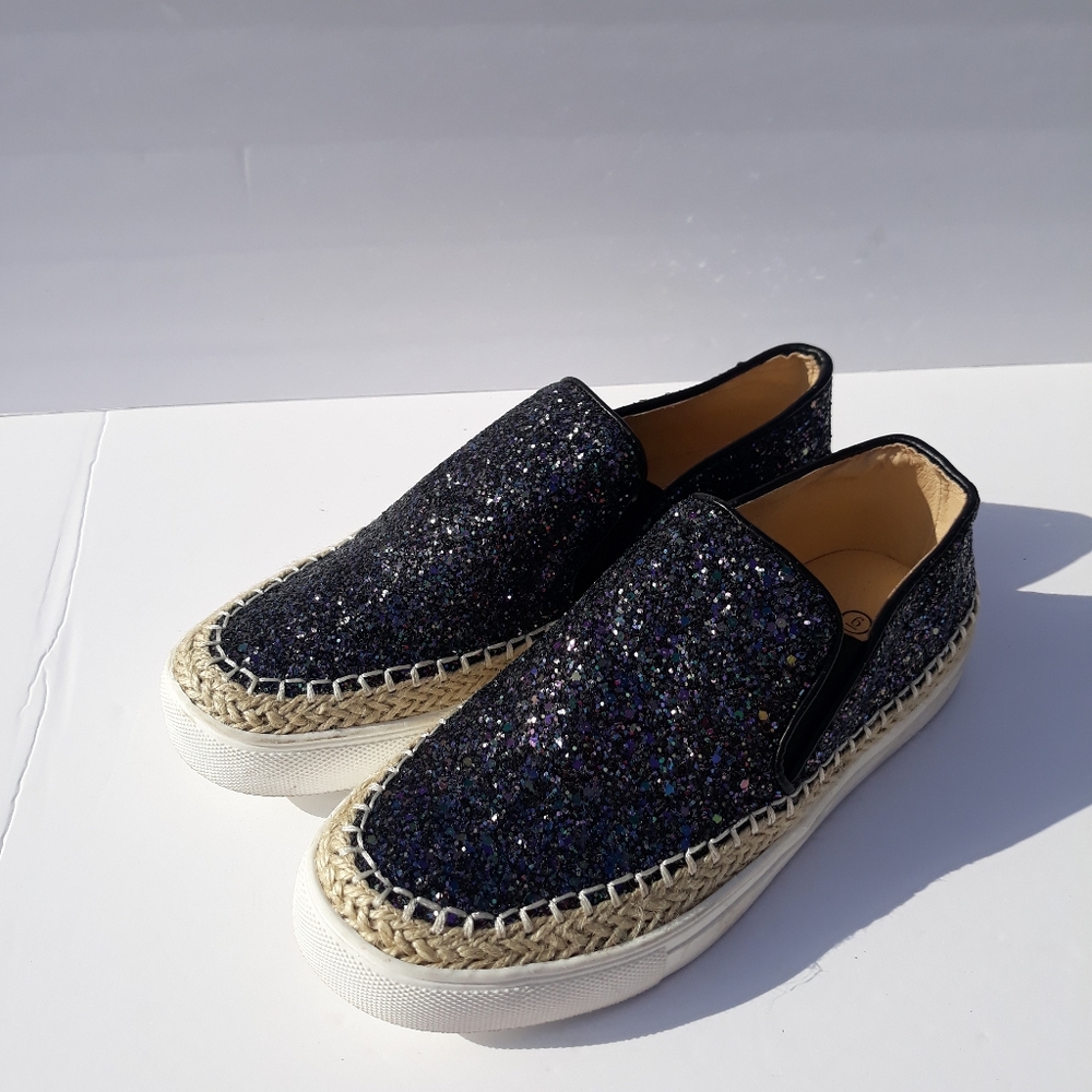 Wild G Women's slides. Size 6.